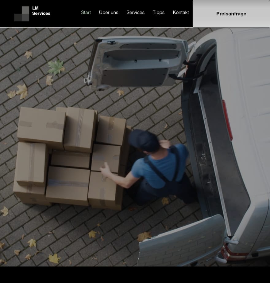 Kopfbereich der alten Website auf dem Handy: Logo, fünf kleine Menüpunkte und ein Preisanfrage-Button, darunter ein Foto. Eine Telefonnummer ist nicht zu sehen.